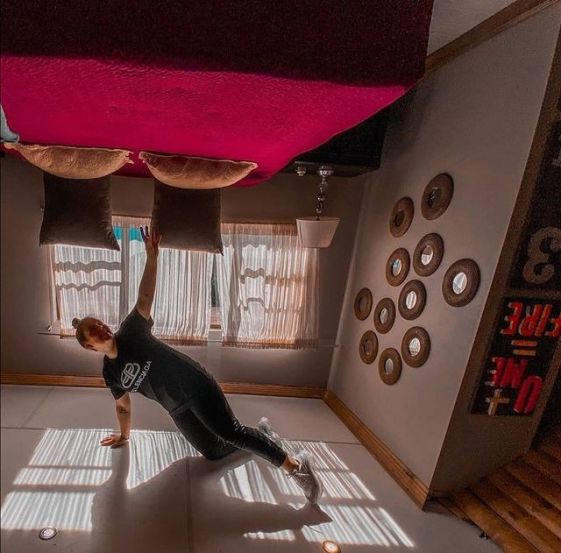 south african town has upside down house tourists get confusing pictures