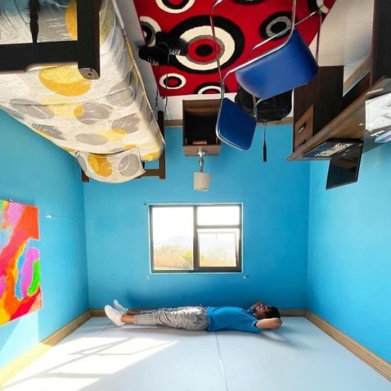south african town has upside down house tourists get confusing pictures