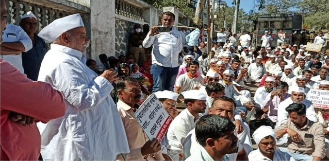 व्यसनमुक्ती करतानाच त्यांनी गुरुवर्य भगवान मामा कराडकर शिक्षण संस्थेची स्थापना केली. सातारा जिल्ह्यातील फलटणमध्ये ही संस्था कार्यरत आहे. या शिक्षण संस्थेतून गुरुकूल पद्धतीने शिक्षण दिलं जातं.
