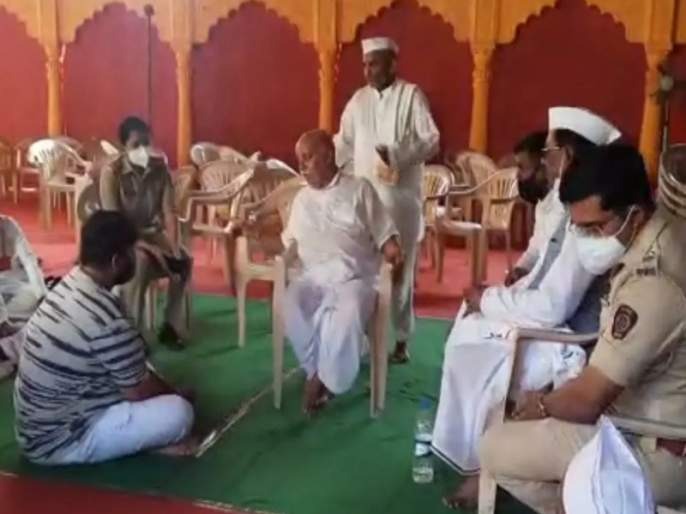 ५० वर्षाच्या जीवनात माझं वैयक्तिक चारित्र्य प्रतिष्ठेचा विषय कधीच केला नाही. काही माणसं मर्यादेचं उल्लंघन करून माझ्यावर आरोप करत असतील. पण, माझ्या जीवनाची मला खात्री आहे. माझ्यावर अनेक आरोप आहेत. पण, मी ते माझ्या प्रतिष्ठेचं कारण समजत नाही, असंही बंडातात्या म्हणाले. काही लोक मी आरएसएसचा कार्यकर्ता असल्याचा आरोप करतात. पण, मी कुठल्याही संघटनेचा कार्यकर्ता नाही असंही त्यांनी स्पष्ट केलं.