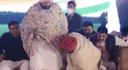 “तुम्हाला जे वाटतं तेच…”; भर सभेत चरणजीत सिंग चन्नी नवज्योत सिंग सिद्धू यांच्या पाया पडले!