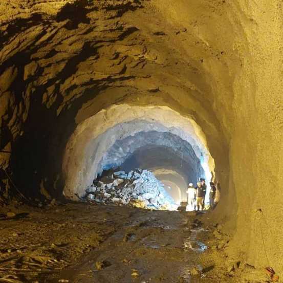 उधमपूर-श्रीनगर-बारामुल्ला रेल्वे प्रकल्पाचं काम पूर्ण झाल्यानंतर हा देशातील सर्वात लांब भुयारी रेल्वे मार्ग ठरणार आहे.