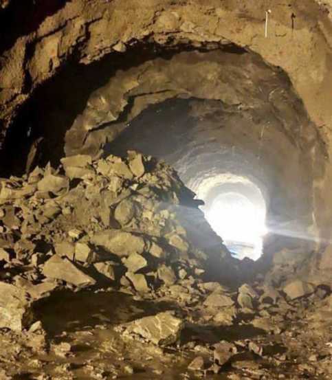 टी-४९ भुयारी मार्गावर दोन भुयार आहेत. यात एक मुख्य रेल्वे मार्गाचं भुयार आहे, तर दुसरं आपत्कालिन स्थितीत बचावासाठी वापरता यावं यासाठीचं समांतर भुयार आहे.