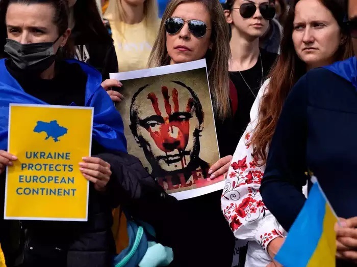 Photos show protesters across the world calling on Putin to stand down as Russia continues its assault on Ukraine