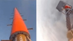 Video: रेडिओ टॉवरवर बल्ब बदलण्याची प्रक्रिया पाहाल तर अंगावर काटा येईल, तुम्हीही बोलाल नको अशी नोकरी