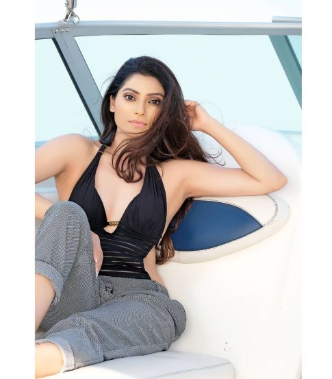 Reena Madhukar Man Udu Udu Zhala