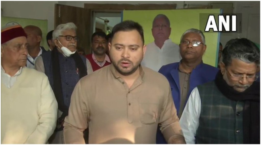सीबीआय न्यायालयाने लालू प्रसाद यादव यांना दोषी ठरवल्यानंतर तेजस्वी यादव यांची पहिली प्रतिक्रिया, म्हणाले…
