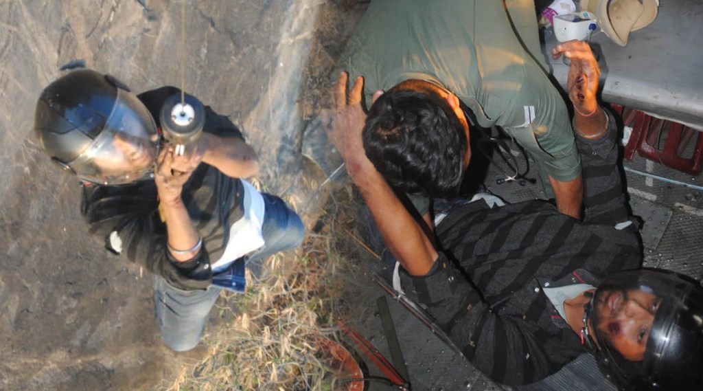 ट्रेकिंगसाठी गेला अन् ३०० फूट खोल दरीत कोसळला; हवाई दलाने वाचवले तरुणाचे प्राण