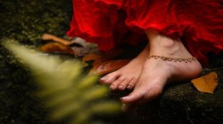 तुम्हीही लग्नाआधीच पायात पैंजण घालत आहात का? मग हे जाणून घ्याच