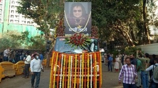 bappi lahiri deth, bappi lahiri funeral, bappi lahiri passes away, vidya balan, bhushan kumar, bappi lahiri last rites, рдмрдкреНрдкреА рд▓рд╣рд░реА рдЕрдВрддреНрдп рд╕рдВрд╕реНрдХрд╛рд░, рдмрдкреНрдкреА рд▓рд╣рд░реА рдирд┐рдзрди, рдмрдкреНрдкреА рд▓рд╣рд░реА, рд╡рд┐рджреНрдпрд╛ рдмрд╛рд▓рди, рднреВрд╖рдг рдХреБрдорд╛рд░