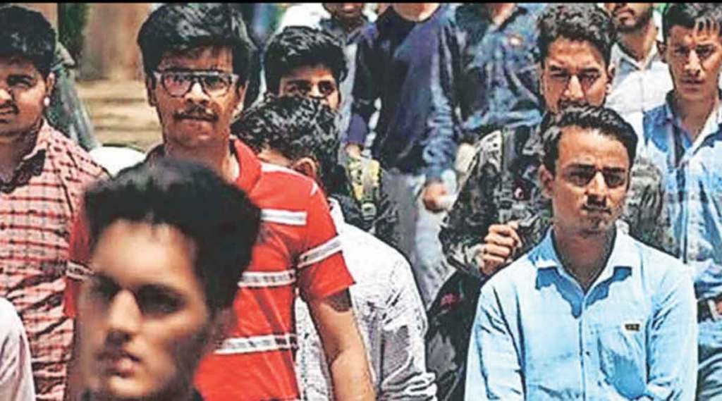 लोकसत्ता विश्लेषण : स्थानिकांना आरक्षण कठीणच
