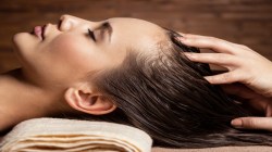 Hair Oil Tips : तुम्हीही केसांना लावण्यासाठी गरम तेलाचा वापर करता का? जाणून घ्या याचे फायदे-तोटे