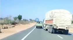 ट्रकने ट्रॅक्टरला दिली जोरदार धडक, भीषण अपघाताचा video viral