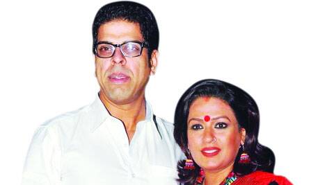 रोहित शेट्टीच्या 'गोलमाल' चित्रपटातील इन्स्पेक्टर दांडे (मुरली शर्मा) याला तुम्ही सर्वजण ओळखतच असाल. या चित्रपटात, मुन्नी बनलेल्या (अश्विनी काळसेकर) यांनाही तुम्ही ओळखता. पण खऱ्या आयुष्यात मुरली शर्मा आणि अश्विनी काळसेकर हे पती-पत्नी आहेत. (फोटो सौजन्य- इनस्टाग्राम)