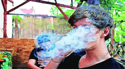 केवळ सहा टक्के अल्पवयीनांकडून मदतवाहिनीशी संपर्क