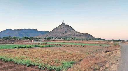 हळबीच्या शेंडीवर अनेक धोके ; गिर्यारोहकांच्या मृत्यूनंतर चढाईसाठी परवानगी बंधनकारक करण्याची मागणी