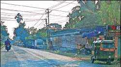 पालघर-माहीम मार्गालगत अतिक्रमण ; बांधकाम विभाग, ग्रामपंचायतीचे दुर्लक्ष