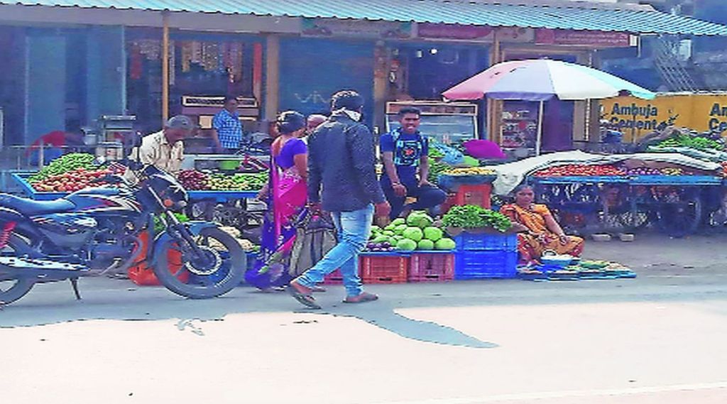 डहाणू नगर परिषद परिसरात अतिक्रमण डहाणू नगर परिषद परिसरात अतिक्रमण