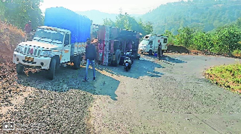 तोरंगण घाटात वळणावळणावर मृत्यूचा सापळा तोरंगण घाटात वळणावळणावर मृत्यूचा सापळा