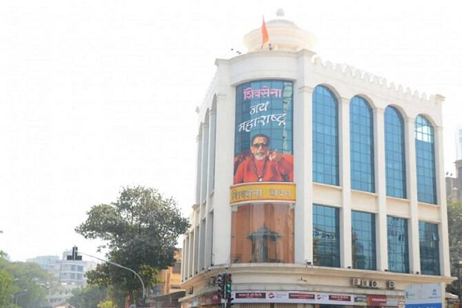 त्यासोबतच शिवसेनाही या पत्रकार परिषदेसाठी जोरदार तयारी करत आहे.