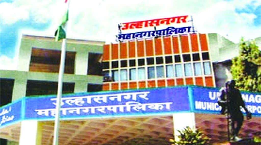 अधिकाऱ्याच्या विरोधासाठी महासभेची मागणी