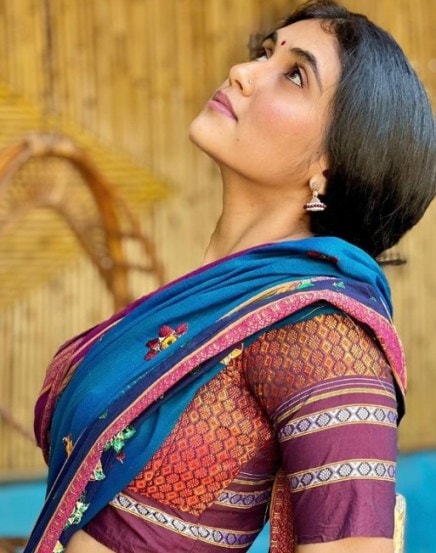रिंकू म्हणजेच आर्ची सोशल मीडियावर चांगलीच सक्रीय आहे.