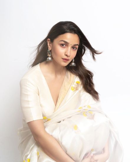 आलियाने २०२१ मध्ये तिचे स्वतःचे प्रोडक्शन हाऊस 'इटरनल सनशाइन' स्थापन केले.