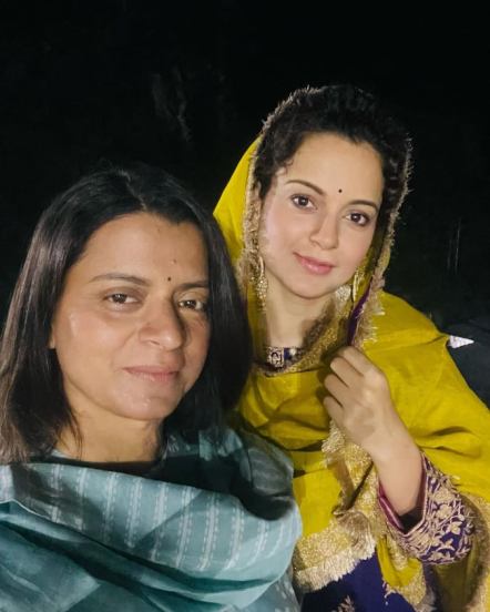तिने तिच्या वाढदिवसानिमित्त जम्मू काश्मीरमधील वैष्णोदेवीचे दर्शन घेतले आहे. यावेळी तिच्यासोबत तिची बहिण रंगोलीही उपस्थित होती.