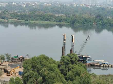 डोंबिवलीत कुंभारखाणपाडा येथे खाडीतून बेकायदा वाळू उपसा डोंबिवलीत कुंभारखाणपाडा येथे खाडीतून बेकायदा वाळू उपसा