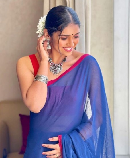 रिंकूने नुकतेच तिचे साडीतले फोटो शेअर केले आहेत.