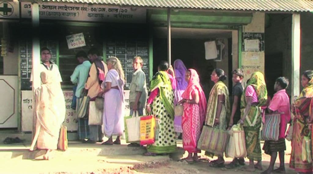 रास्त धान्यासाठी पाच किलोमीटरची पायपीट; वाडा खडकोनात शासकीय धान्य दुकान नसल्याने ग्रामस्थांची गैरसोय रास्त धान्यासाठी पाच किलोमीटरची पायपीट; वाडा खडकोनात शासकीय धान्य दुकान नसल्याने ग्रामस्थांची गैरसोय