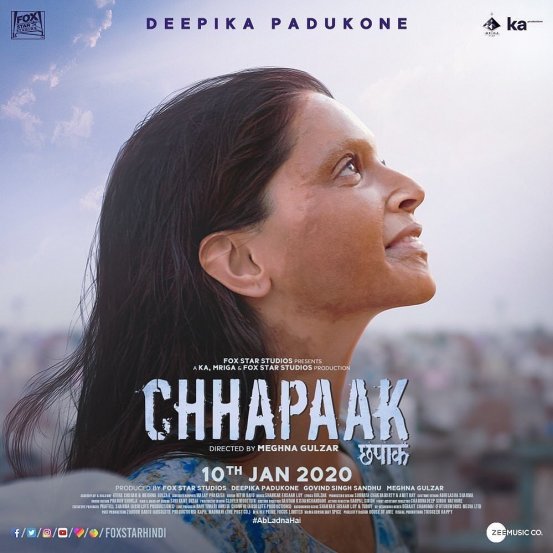 छपाक (Chhapaak) : देशात अनेक महिला अ‍ॅसिड हल्ल्याच्या शिकार होतात. मात्र आजही अ‍ॅसिडच्या विक्रीवर बंदी नाहीये. ते स्वस्त दरात बाजारात सहज उपलब्ध होतं. परंतु ज्याची काडीमोल किंमत आहे अशा अ‍ॅसिडचे परिणाम किती घातक आहेत हे या चित्रपटातून प्रकर्षाने दाखविण्यात आलं आहे.