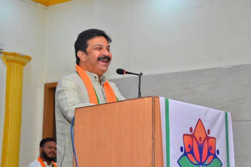 यावेळी निरोपाच्या भाषणात बोलताना प्रसाद लाड यांनी त्यांच्या वैयक्तिक आयुष्याबद्दल माहिती दिली. तसंच हमाली करण्यापासून ते आमदार होण्यापर्यंतचा संघर्ष सांगितला.