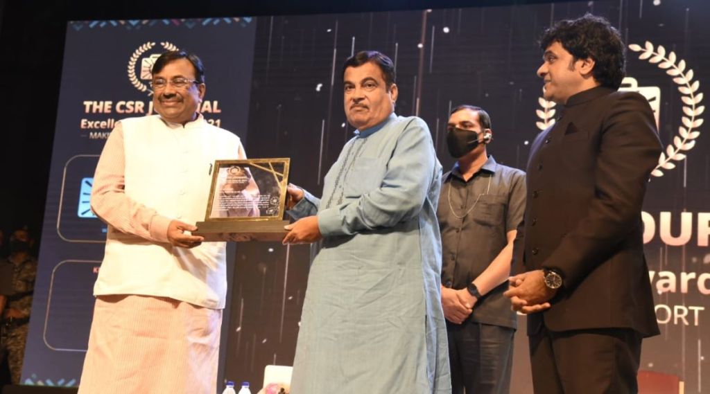 उत्कृष्ट समाजकार्यासाठी मुनगंटीवार सन्मानित; गडकरींच्या हस्ते पुरस्कार मिळाल्यानंतर म्हणाले, “ते वक्तव्य मी…”