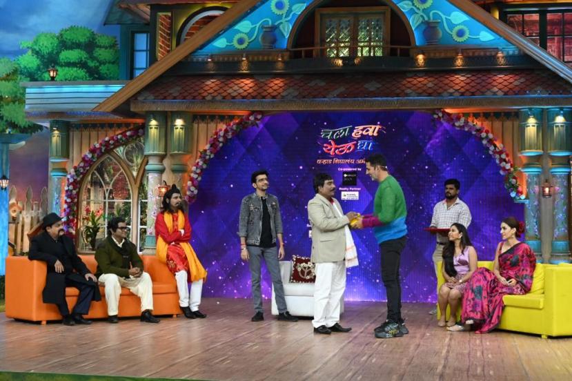 Chala Hawa Yeu Dya Akshay Kumar Kriti Sanon