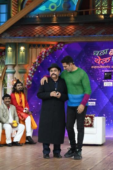 Chala Hawa Yeu Dya Akshay Kumar Kriti Sanon