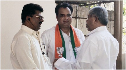 भाजपाचे प्रदेशाध्यक्ष चंद्रकांत पाटील यांनी संभाव्य उमेदवार सत्यजित कदम, माजी महापौर सुनील कदम यांच्याशी निवडणूक व्यूहरचनेबाबत चर्चा केली.