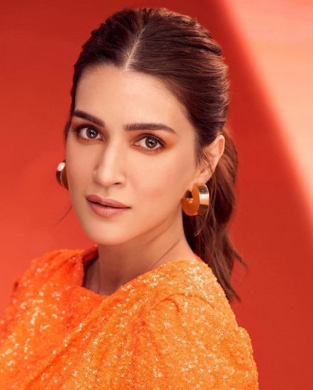 तिचे हे फोटो पाहून अनेक चाहत्यांनी त्यावर कमेंट केल्या आहेत. काहींनी तिच्या या फोटोवर 'ऑरेंज कँडी' असे म्हटले आहे.