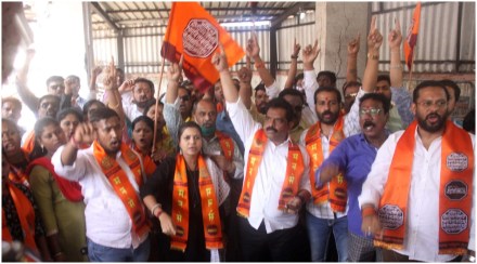 ठाण्यातील टपाल कार्यालयाबाहेर मनसेचे आंदोलन ; भरती प्रक्रीयेत मराठी मुलांना डावलण्यात आल्याचा आरोप