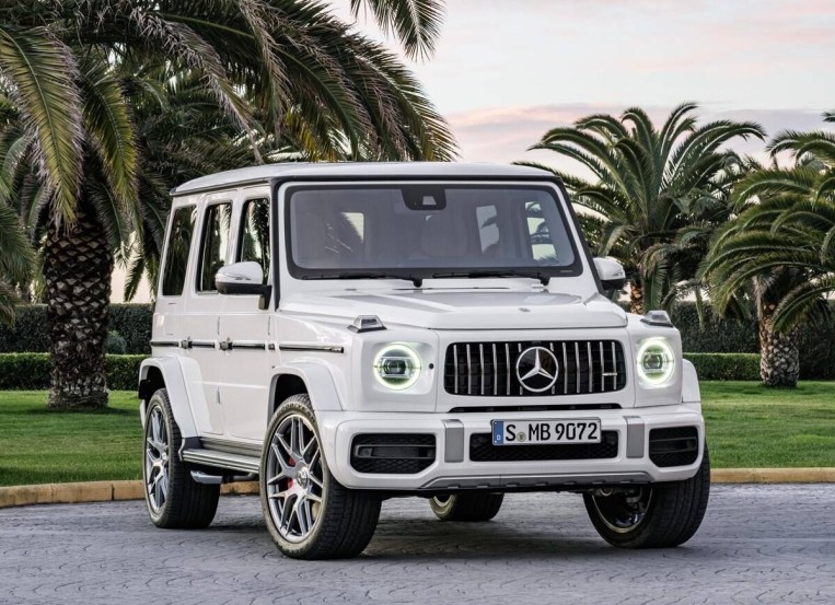 तब्बल २.३ कोटी रुपयांची Mercedes Benz G63 AMG कार असलेली समांथा ही एकमेव अभिनेत्री आहे. (Photo - financial express)