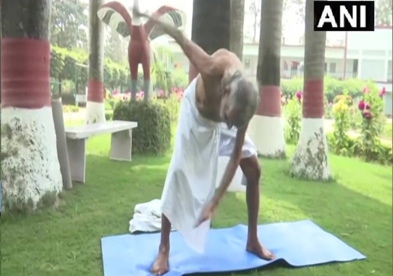वाराणसीमध्ये काही वर्षे राहिल्यानंतर त्यांनी लोकांना योग आणि निरोगी दिनचर्यासाठी प्रेरित करण्यास सुरुवात केली. काशीबद्दल ते म्हणतात की ती पवित्र भूमी आहे तशी तपोभूमी आहे. येथे भगवान शंकर स्वतः वास करतात, त्यामुळे त्यांना येथे राहण्यास आवडते. स्वामी शिवानंद यांना योग आणि धर्माचे खूप सखोल ज्ञान आहे.