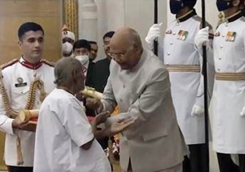 स्वामी शिवानंद यांनी सांगितलं होतं की, आपण सेक्सपासून दूर राहतो तसंच मसाल्यांचं सेवन करत नाही. याशिवाय रोज योगा करणं आपल्या आयुष्याचा भाग आहे.