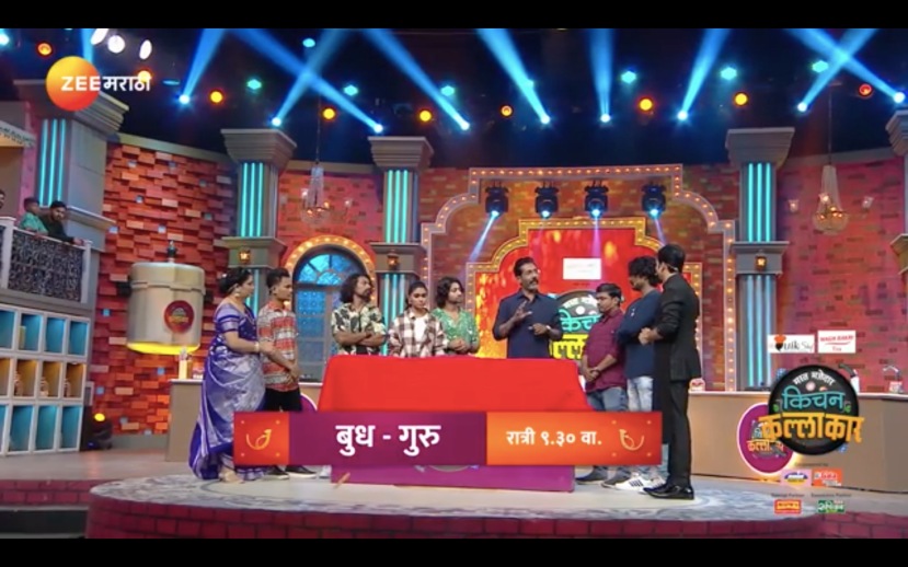 'झुंड' चित्रपटातील संपूर्ण टीमने नुकतंच 'झी मराठी'वरील मस्त मजेदार किचन कल्लाकार या कार्यक्रमात हजेरी लावली. (फोटो - झी मराठी/ इन्स्टाग्राम)
