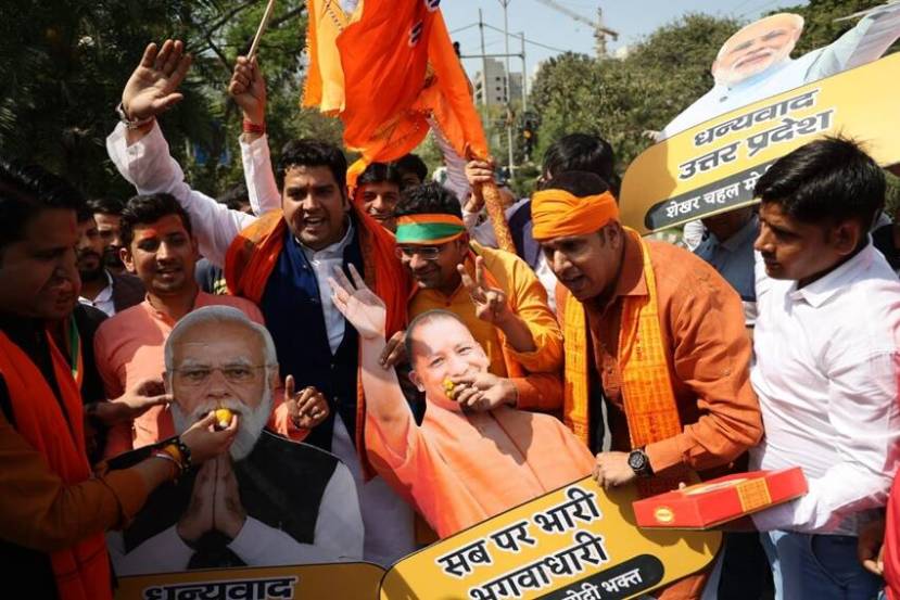 दिल्लीतील भाजप मुख्यालयात यूपीच्या विजयाचा जल्लोष.