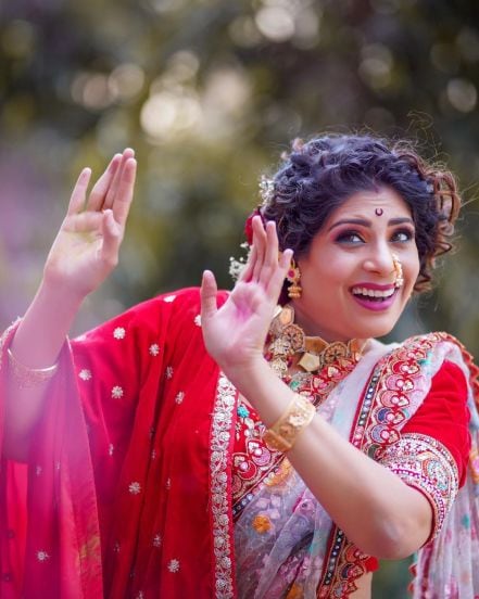 लोकप्रिय अभिनेत्री अदिती सारंगधर 'येऊ कशी तशी मी नांदायला' मालिकेतून घराघरात पोहोचली. या मालिकेत 'मालविका' हे पात्र ती साकारत आहे.