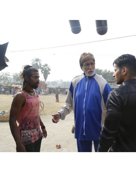 या चित्रपटात आकाश ठोसर आणि रिंकू राजगुरु हे दोघेही महत्त्वाच्या भूमिकेत आहेत.