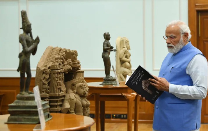 भारताने ९व्या-१०व्या शतकातील २९ मूर्ती ऑस्ट्रेलियातून परत आणल्या आहेत. या प्रामुख्याने वाळूचा खडक, संगमरवरी, कांस्य, पितळ आणि कागदात कोरलेली शिल्प आणि चित्र आहेत.