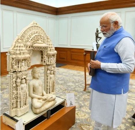 एक ऐतिहासिक पाऊल म्हणून ऑस्ट्रेलियाने भारताला २९ पुरातन वास्तू परत केल्या आहेत, असे पंतप्रधान कार्यालयाने सांगितले.