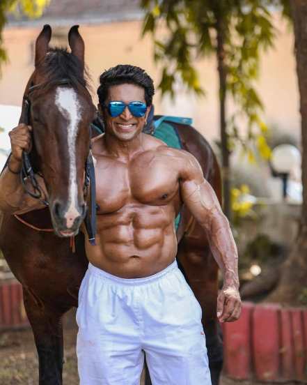 bollywood celebrity fitness trainer (1)