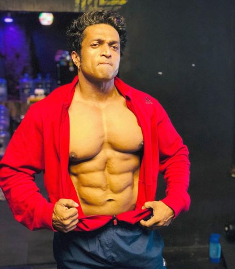 bollywood celebrity fitness trainer (14)